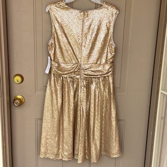 NWT Eva Mendes Gold Sequin V-Neck Cocktail Party Dress - size Large - Picture 4 of 7